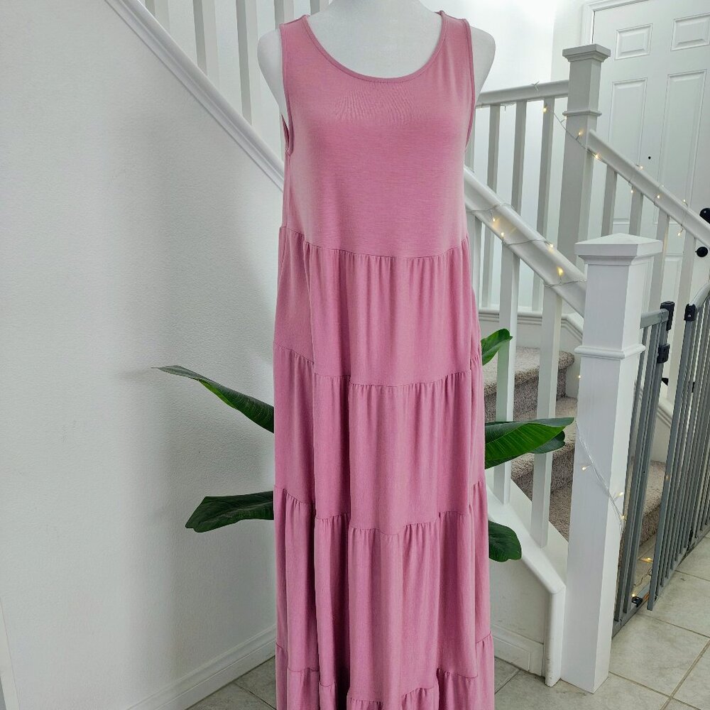 🌸 Chic Maxi Dress – New with Tags!